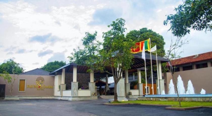 Full Moon Garden Hotel Негомбо Экстерьер фото