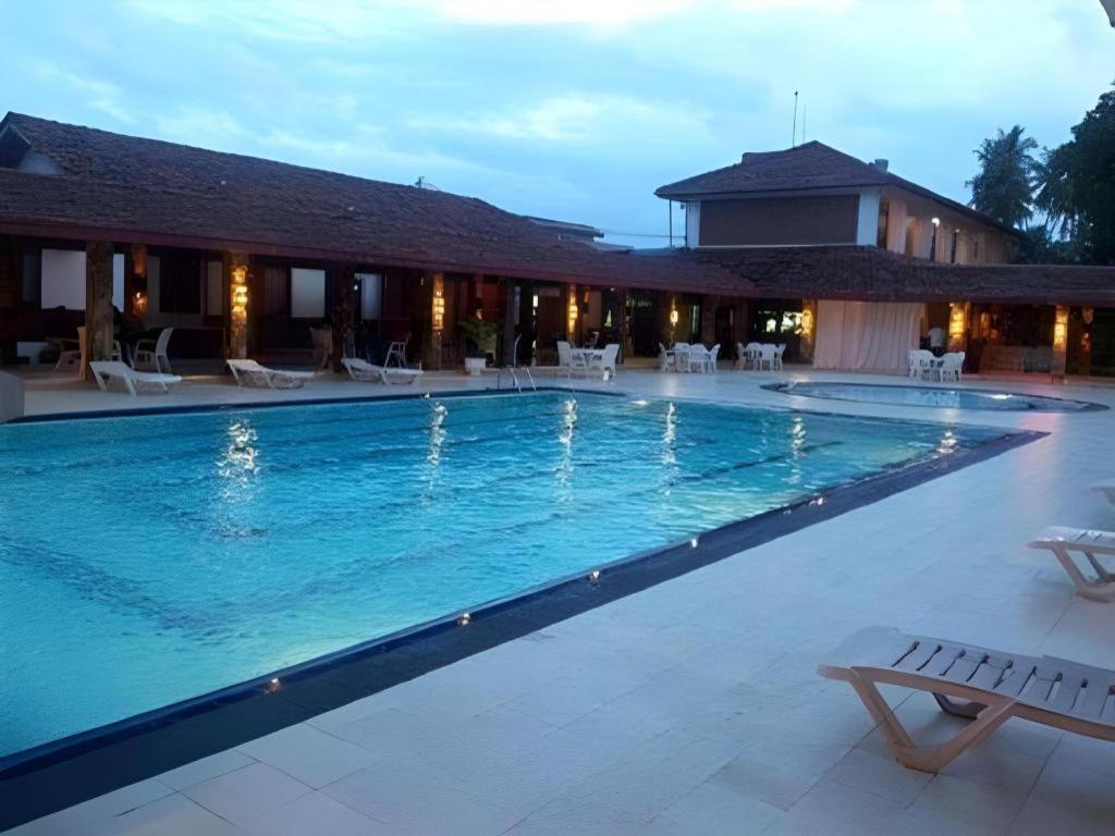 Full Moon Garden Hotel Негомбо Экстерьер фото